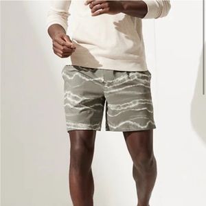Banana Republic 7” Quick Dry Hybrid Shorts Vintage Olive Size XL